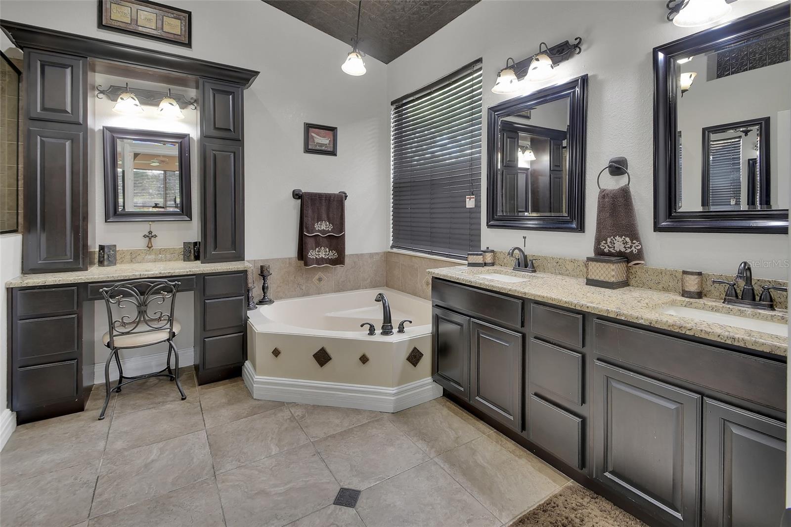 Image 31 of 51 For 13 Pleasent Hill Drive