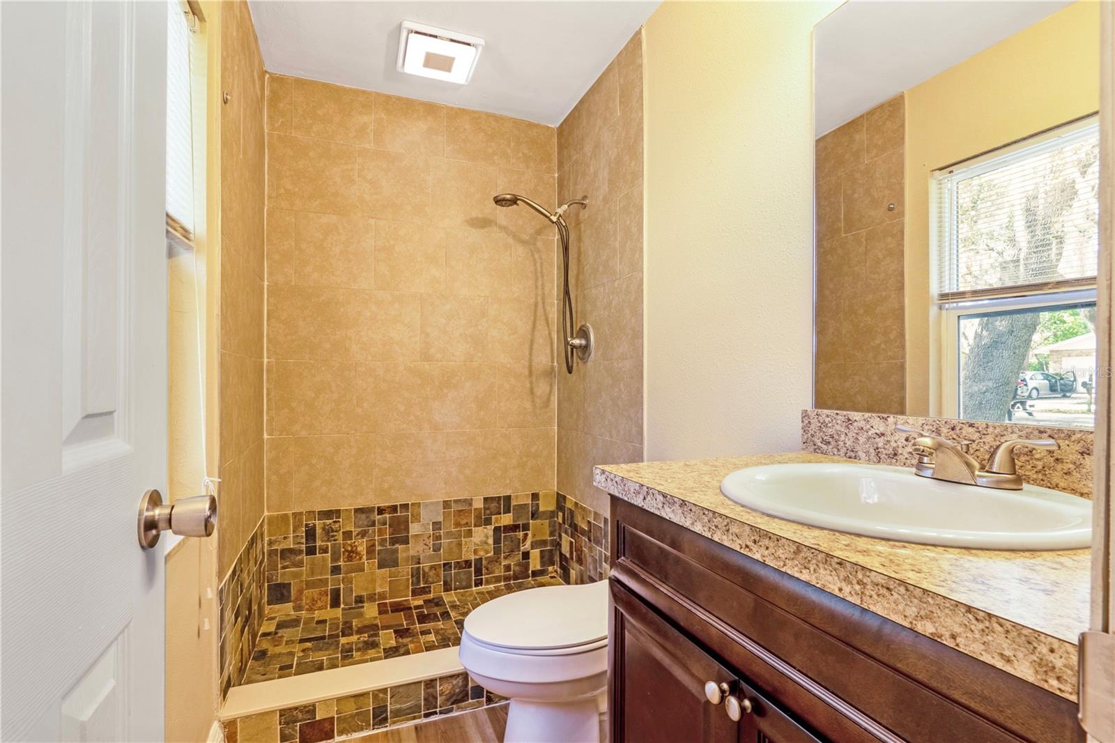 Image 14 of 22 For 1116 Helen Drive