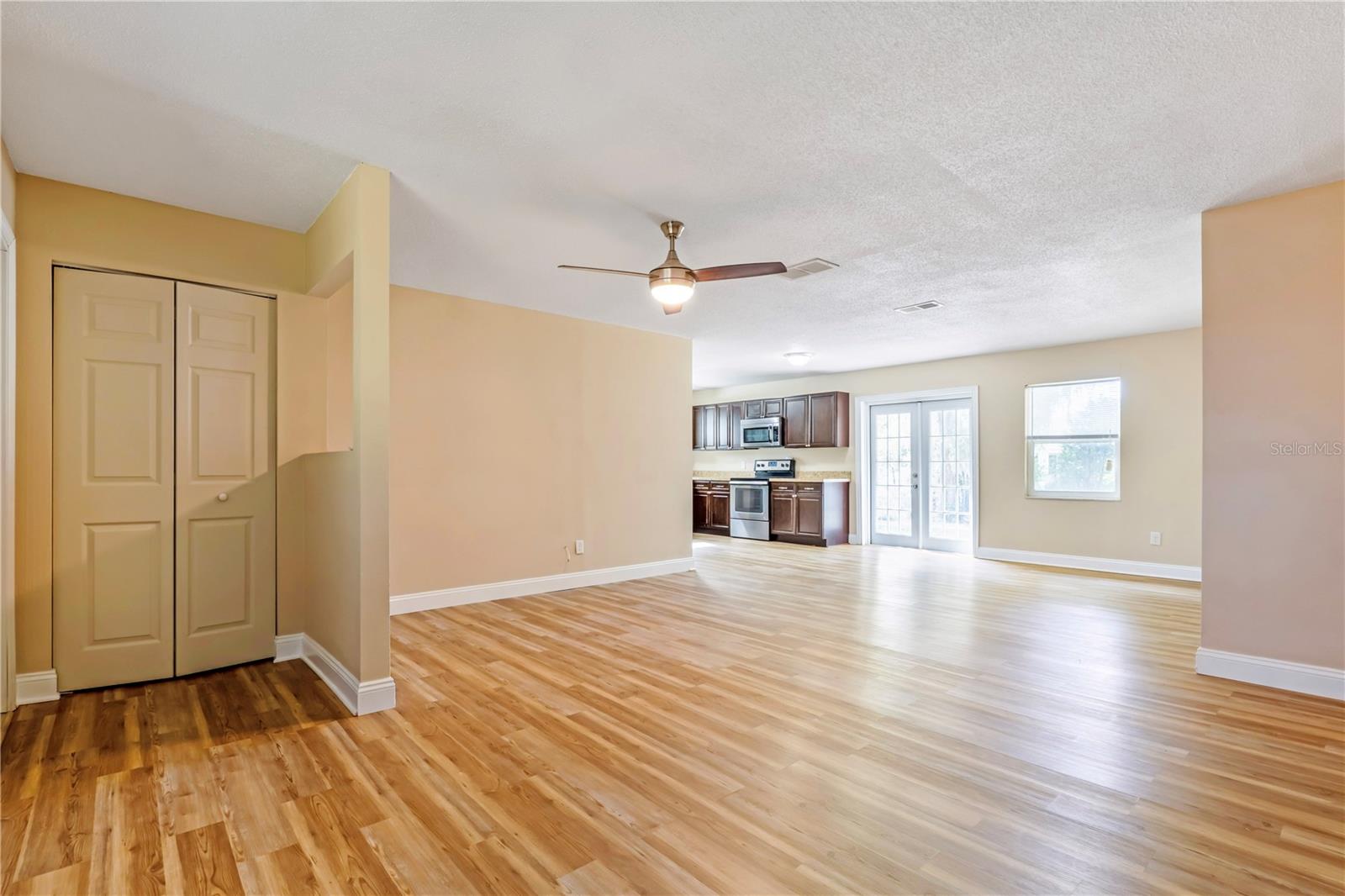 Image 4 of 22 For 1116 Helen Drive