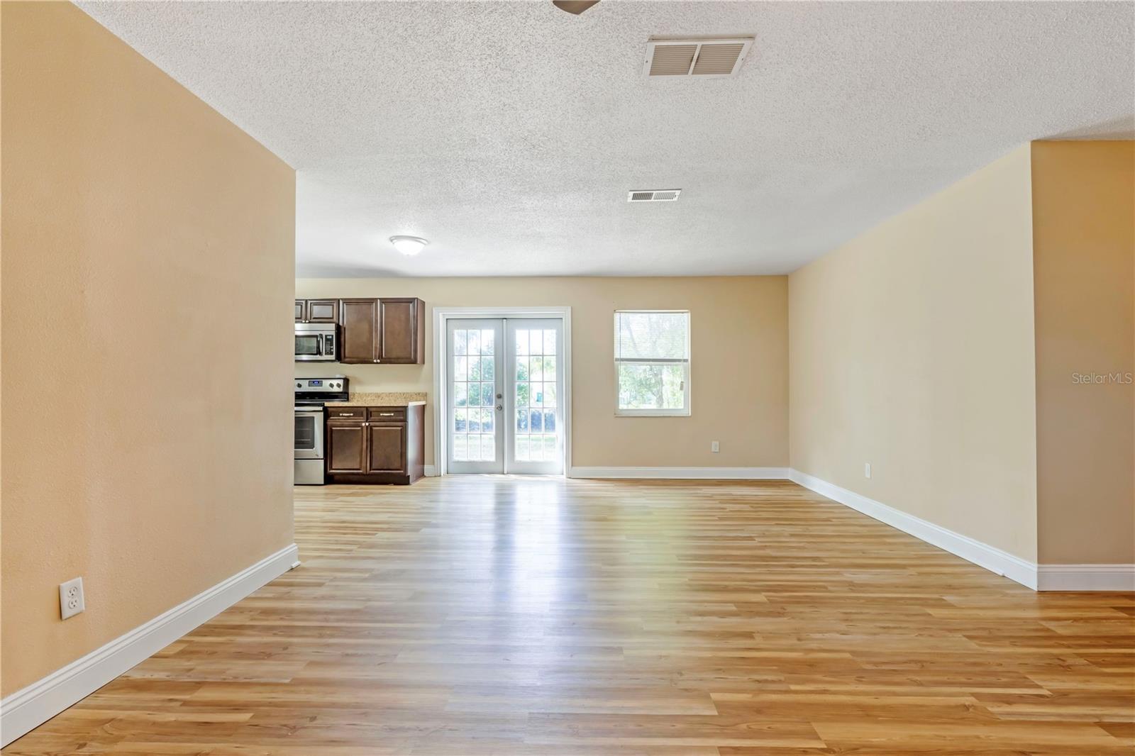 Image 5 of 22 For 1116 Helen Drive