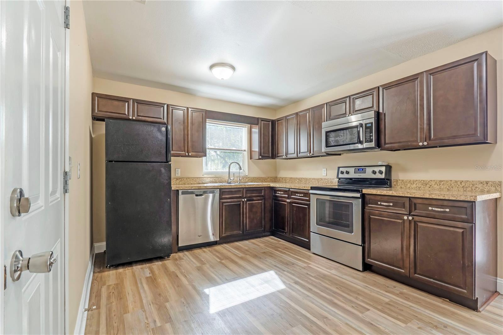 Image 6 of 22 For 1116 Helen Drive