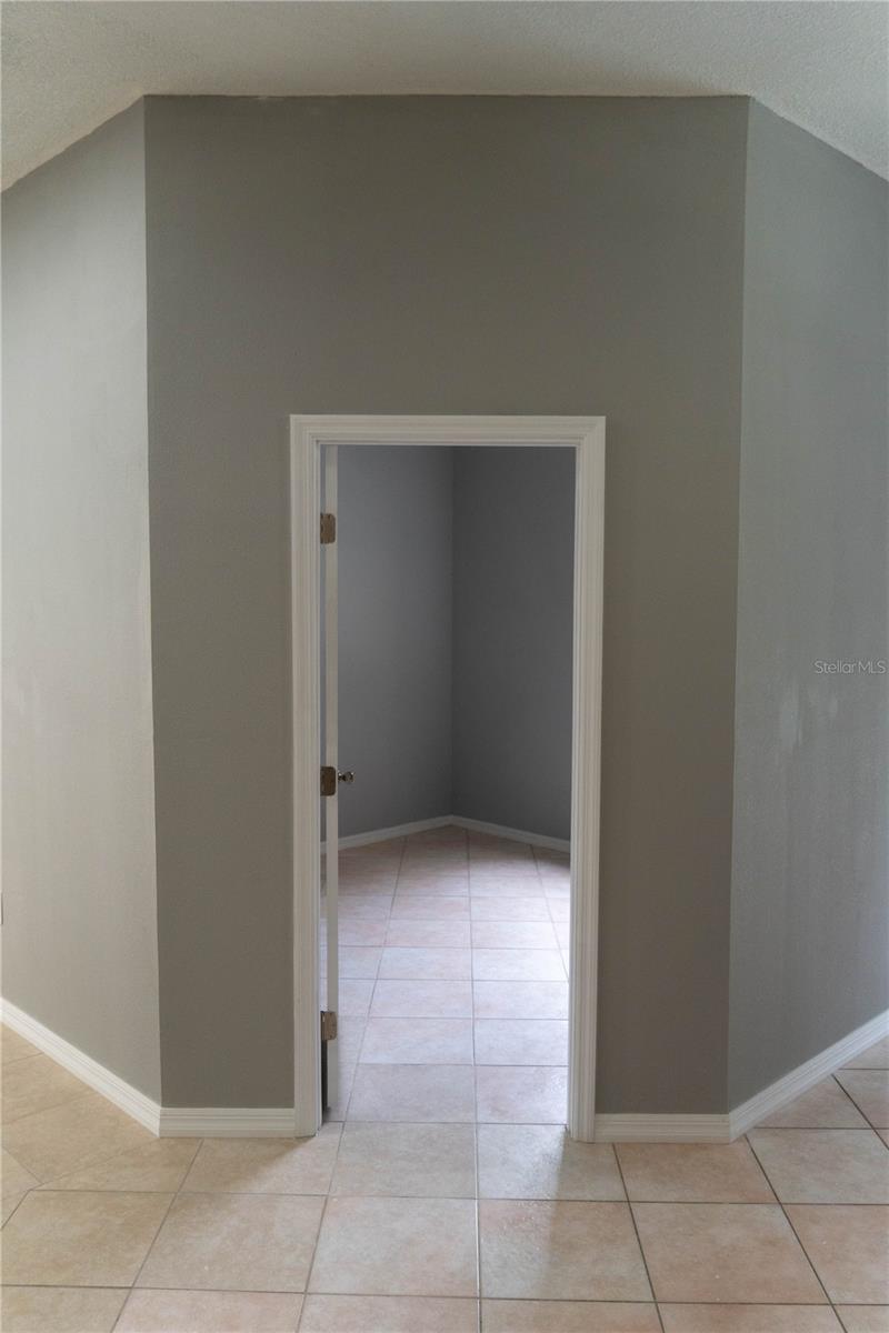 Image 26 of 71 For 1440 Finsbury Court