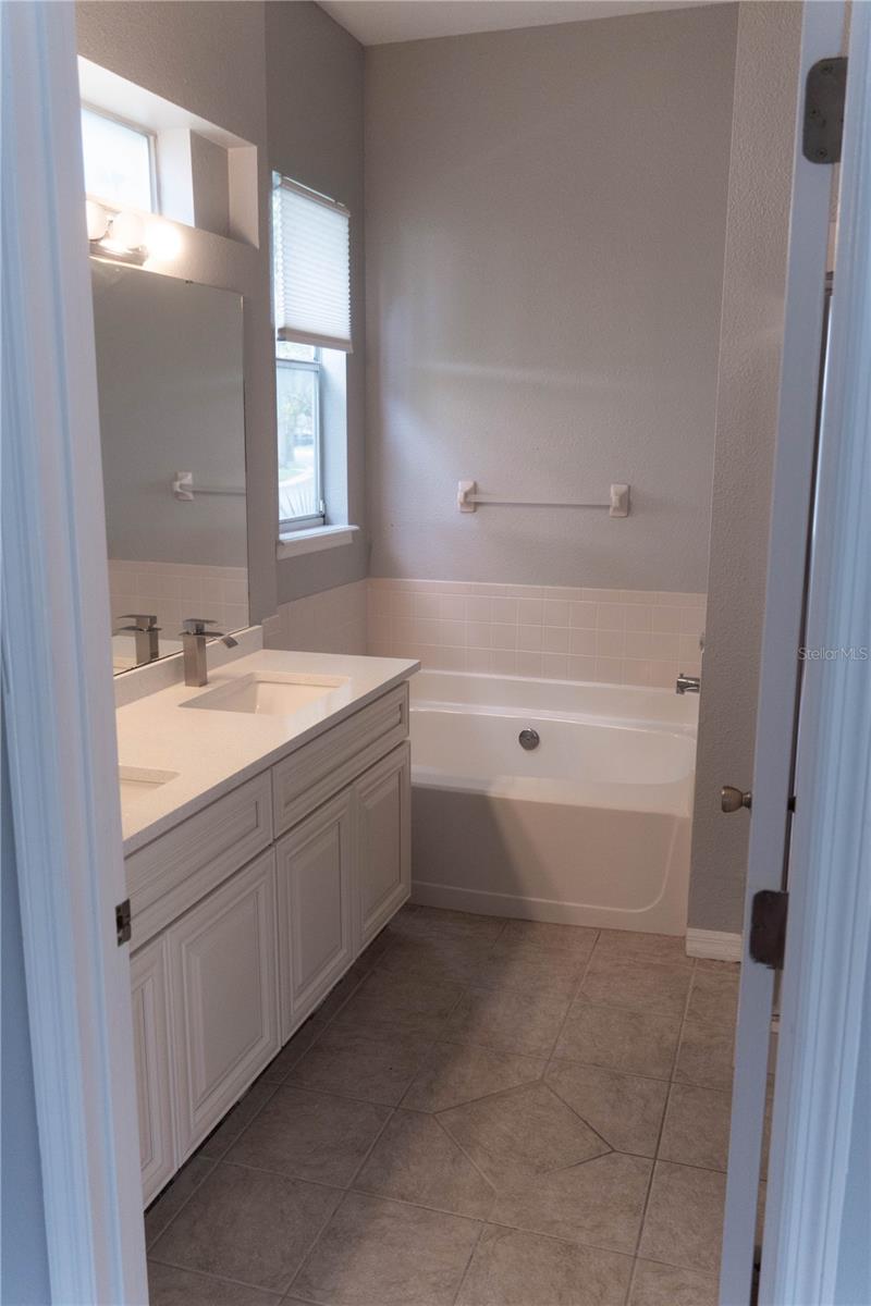 Image 39 of 71 For 1440 Finsbury Court