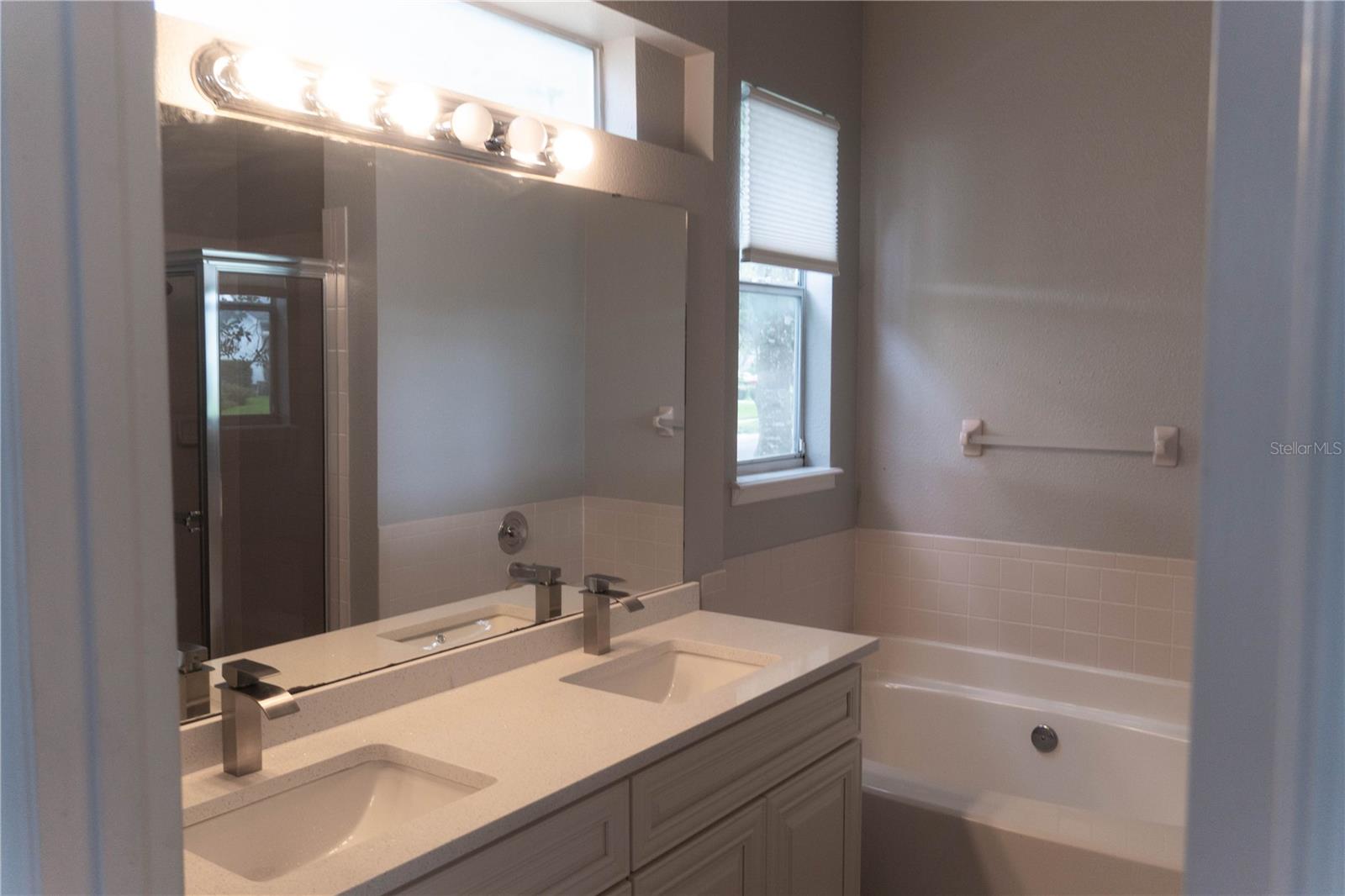 Image 41 of 71 For 1440 Finsbury Court