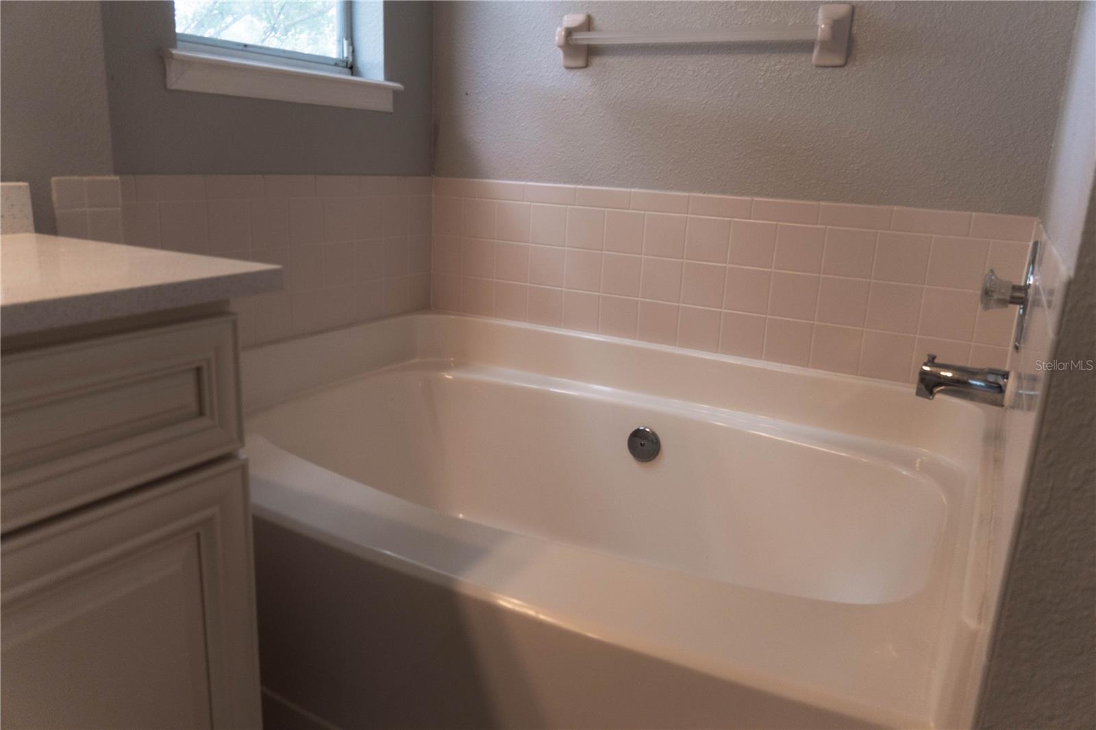 Image 44 of 71 For 1440 Finsbury Court