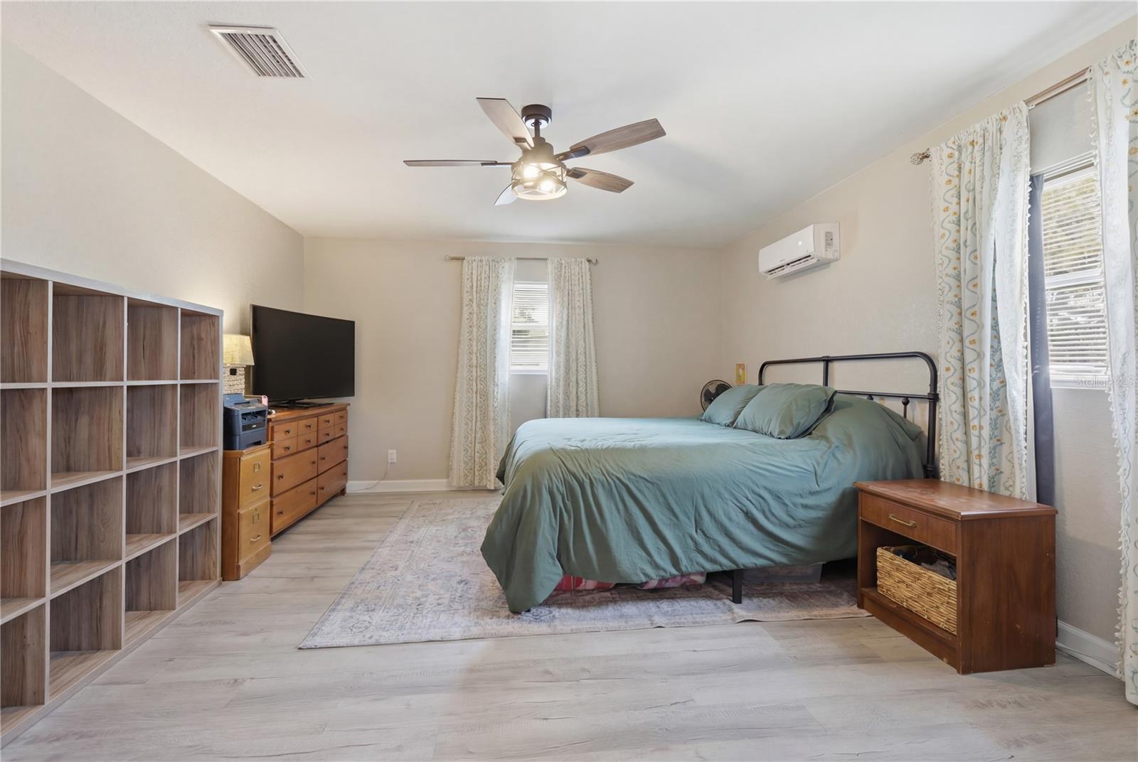 Image 10 of 29 For 69 Crystal Drive