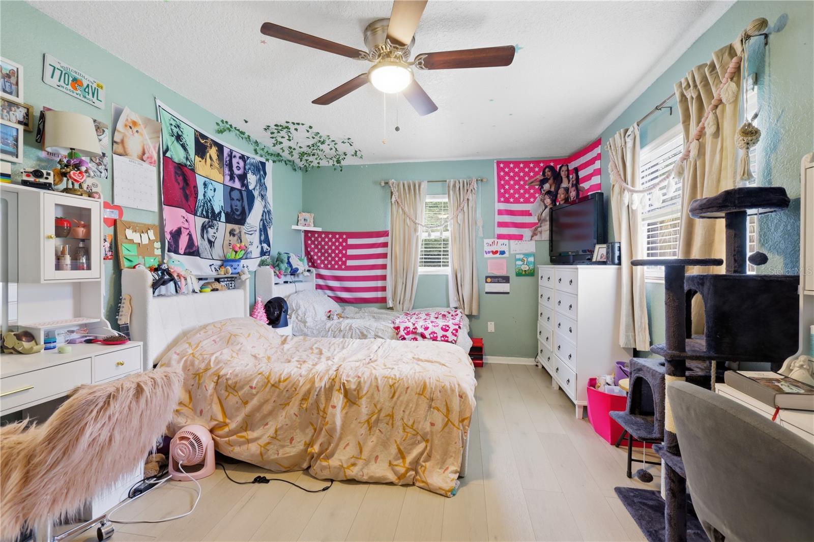 Image 14 of 29 For 69 Crystal Drive