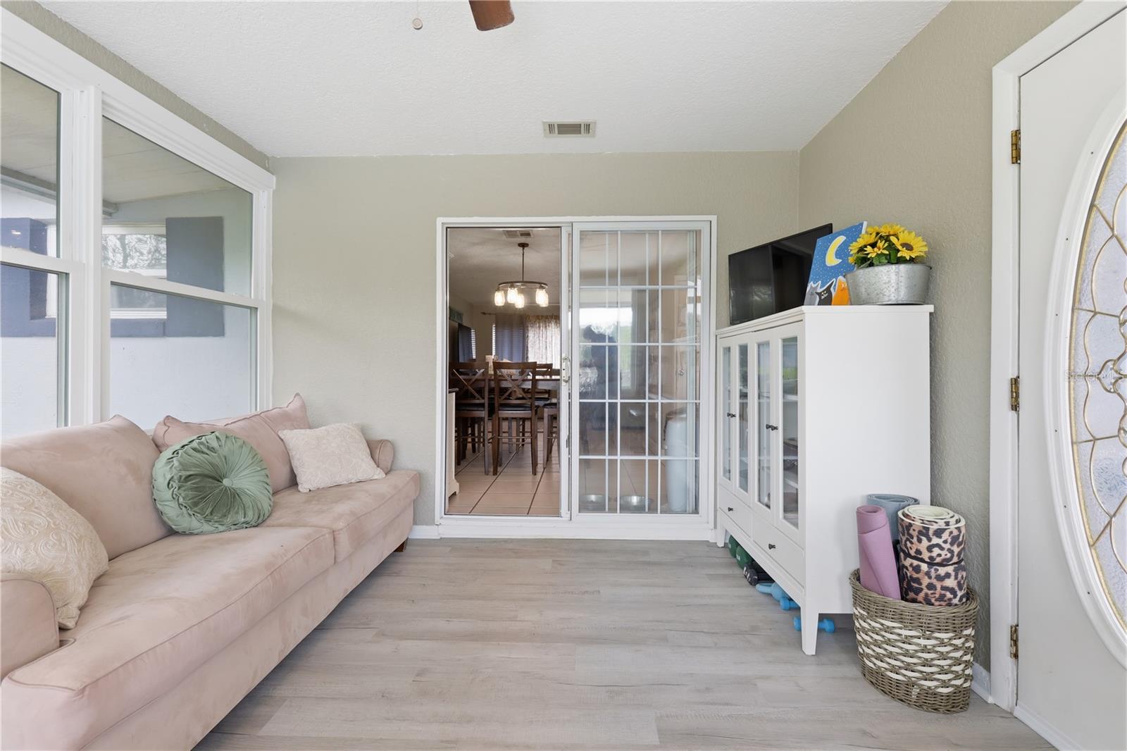 Image 19 of 29 For 69 Crystal Drive