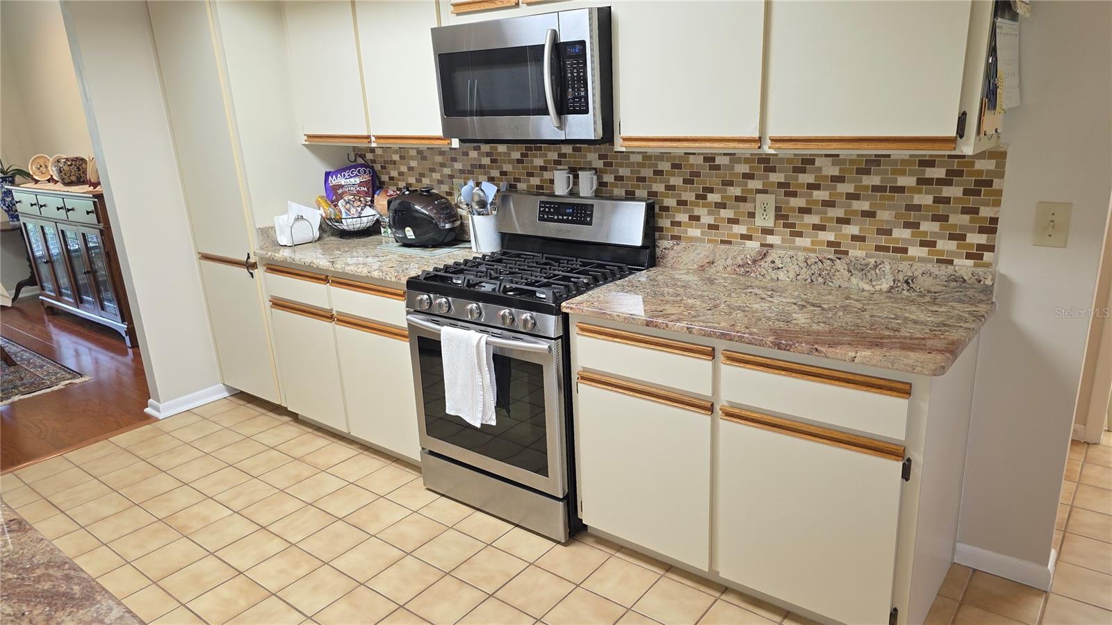 Image 13 of 51 For 1024 Club House Boulevard