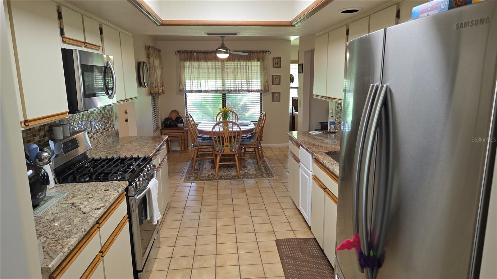 Image 14 of 51 For 1024 Club House Boulevard