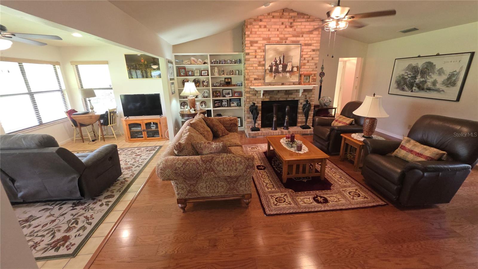 Image 18 of 51 For 1024 Club House Boulevard