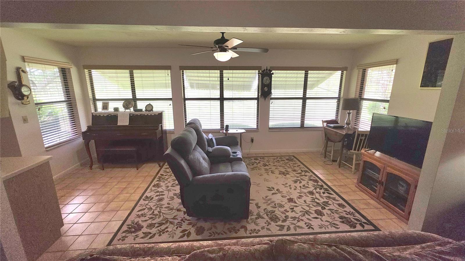 Image 19 of 51 For 1024 Club House Boulevard