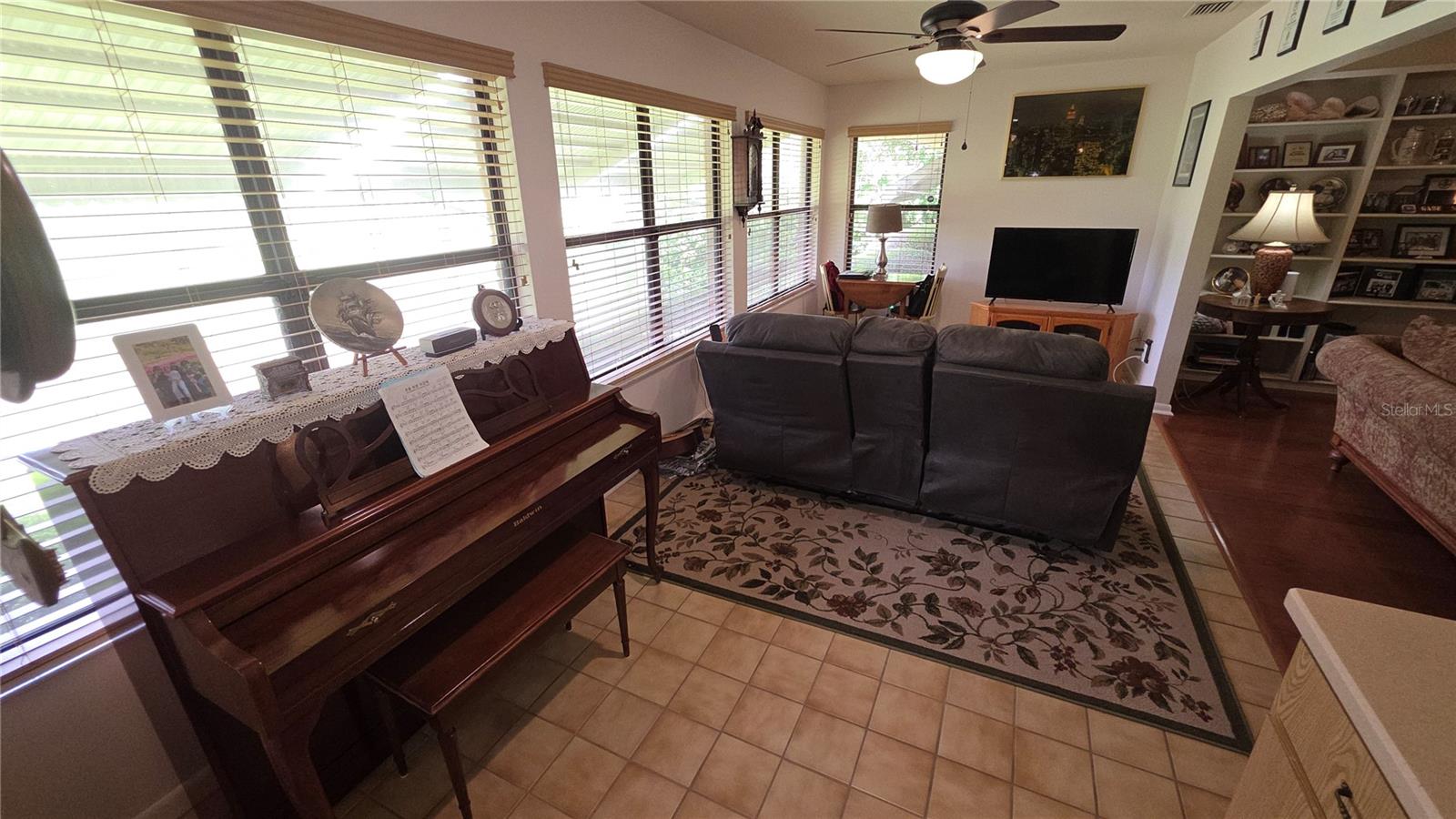 Image 20 of 51 For 1024 Club House Boulevard