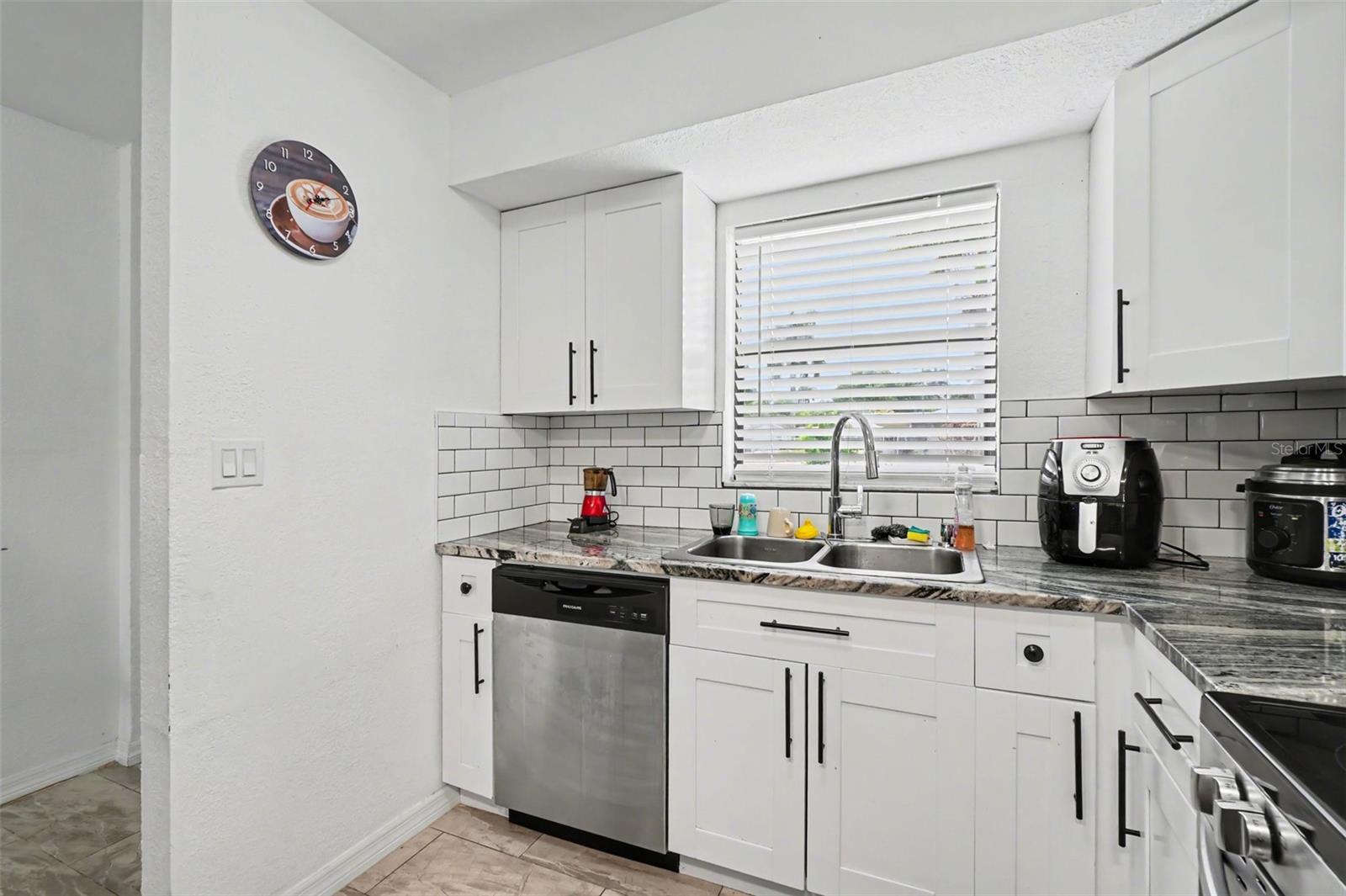 Image 10 of 49 For 2208-2210 Iris Way