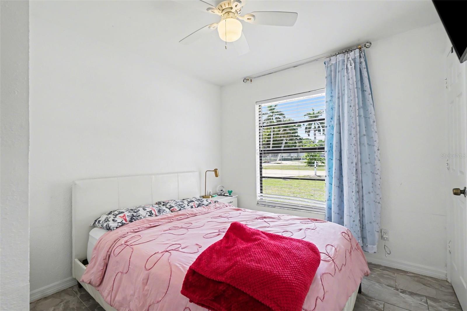 Image 13 of 49 For 2208-2210 Iris Way