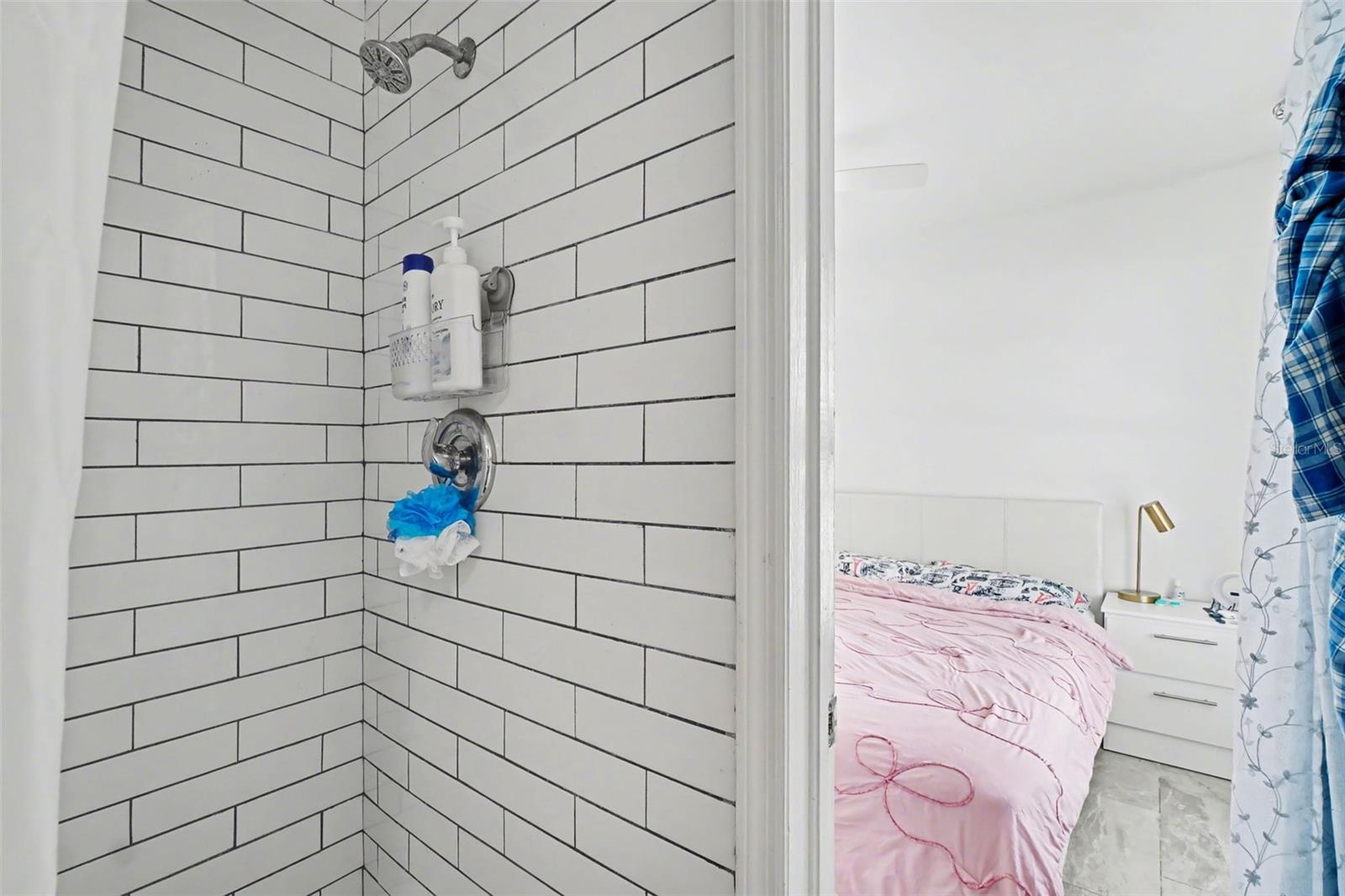 Image 15 of 49 For 2208-2210 Iris Way