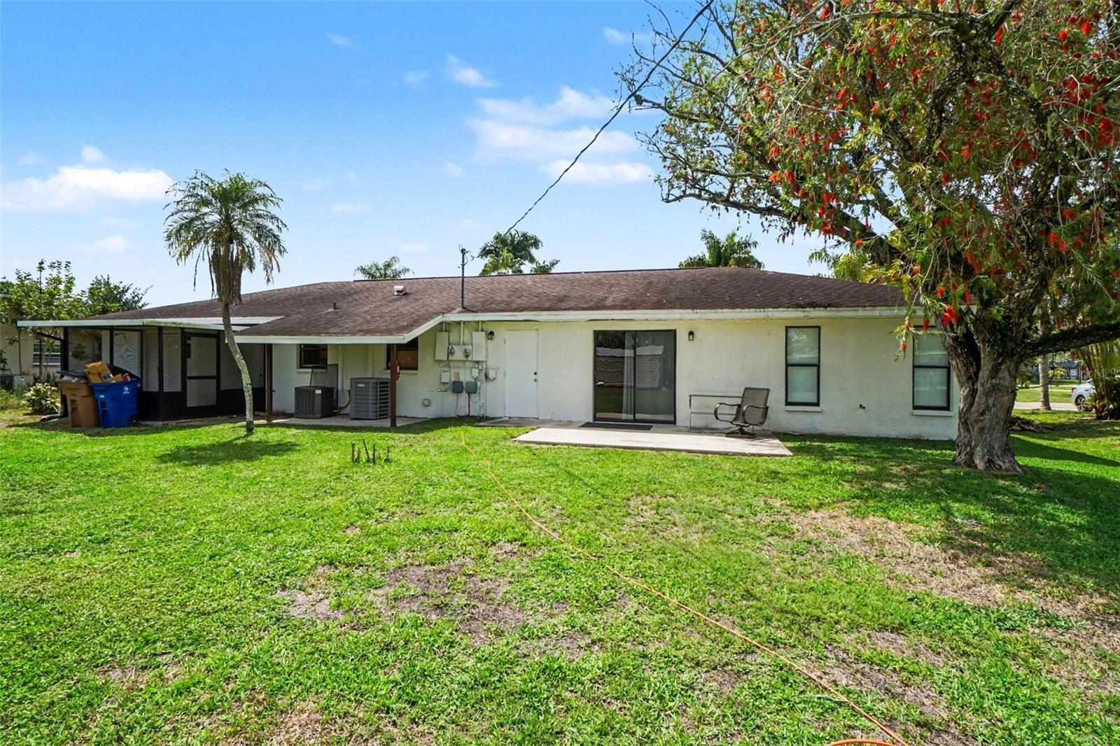 Image 19 of 49 For 2208-2210 Iris Way