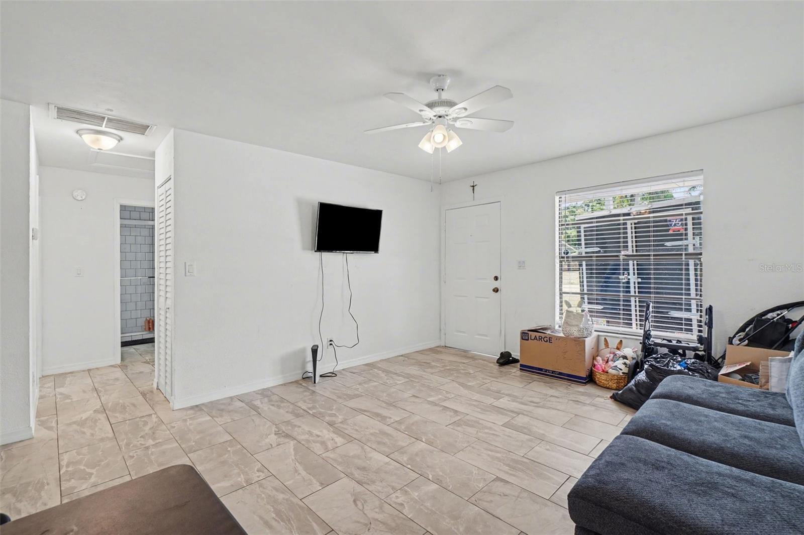 Image 23 of 49 For 2208-2210 Iris Way