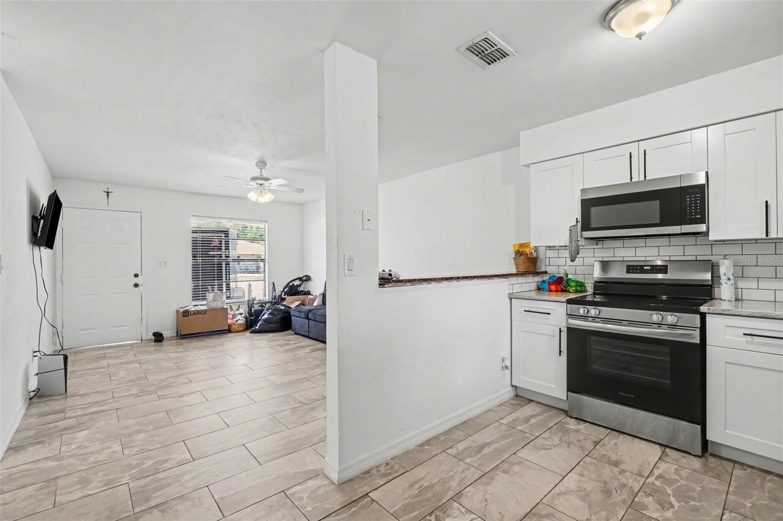 Image 25 of 49 For 2208-2210 Iris Way