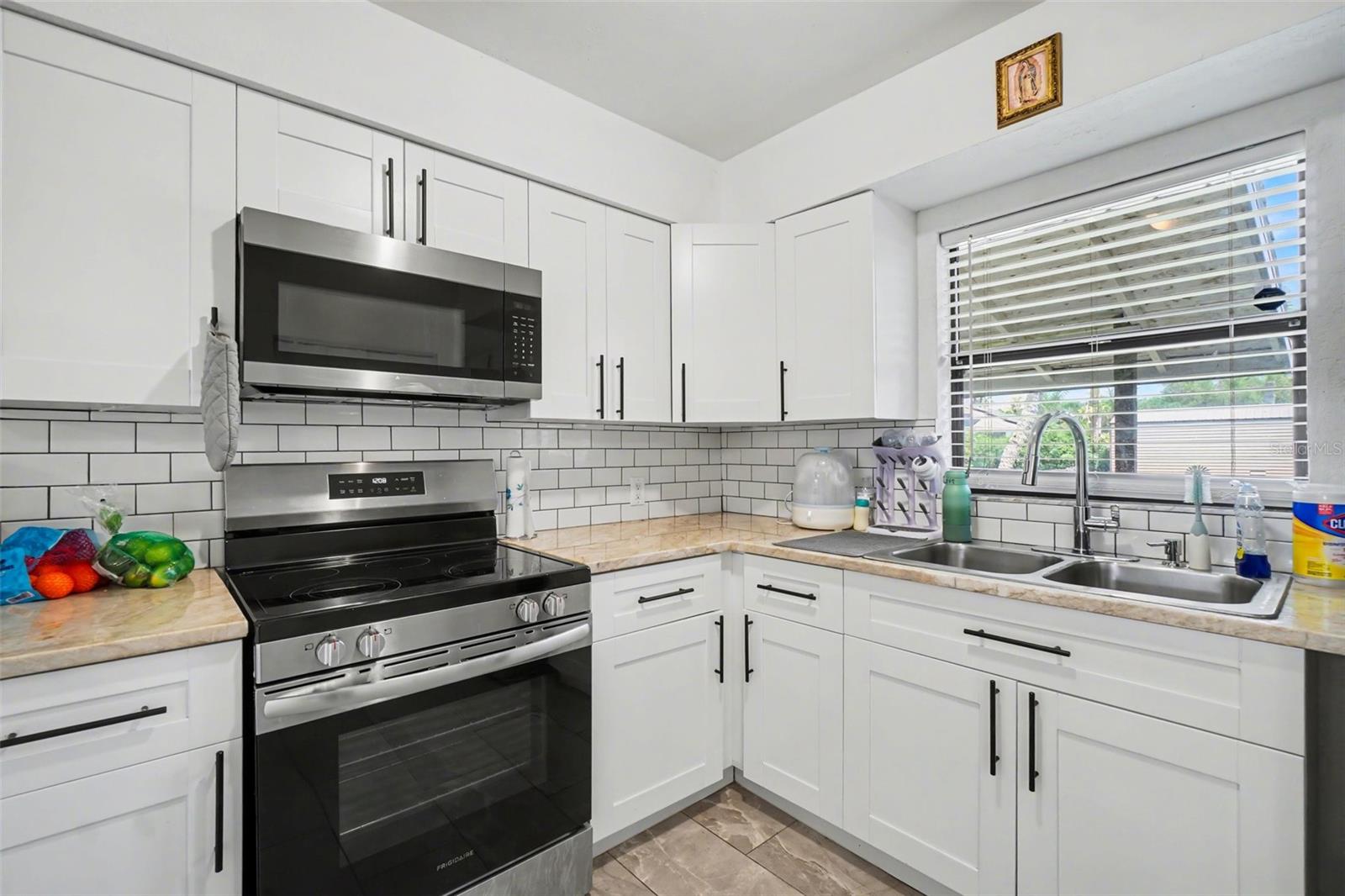 Image 28 of 49 For 2208-2210 Iris Way