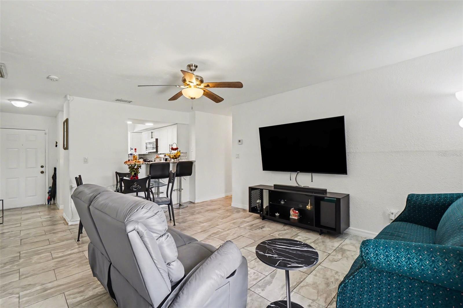 Image 3 of 49 For 2208-2210 Iris Way