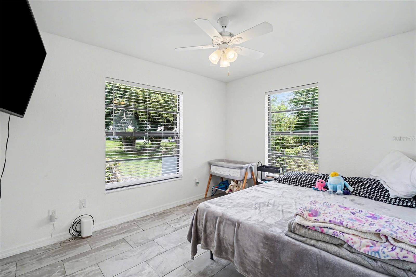 Image 30 of 49 For 2208-2210 Iris Way