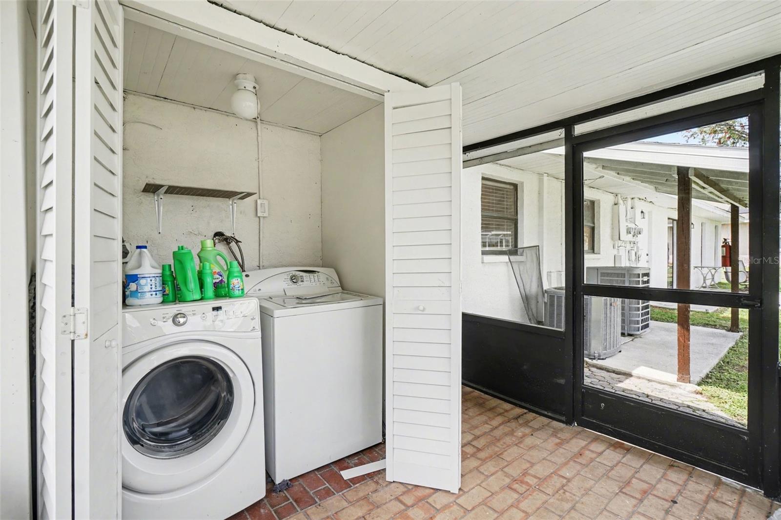 Image 35 of 49 For 2208-2210 Iris Way