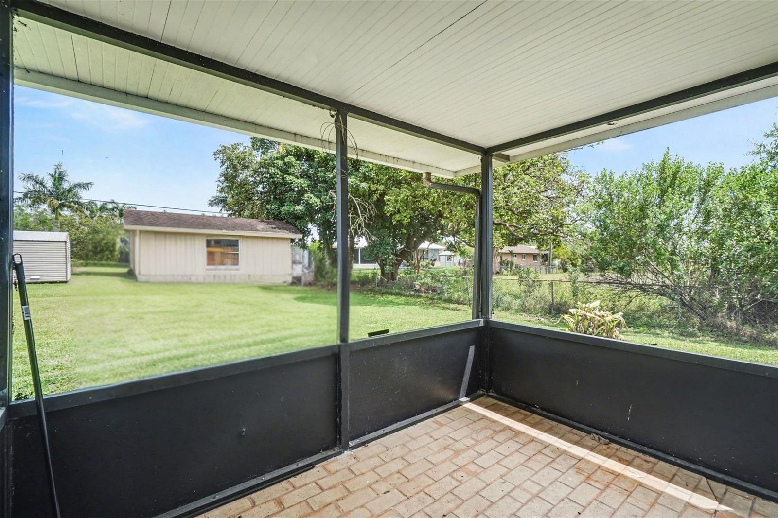 Image 36 of 49 For 2208-2210 Iris Way