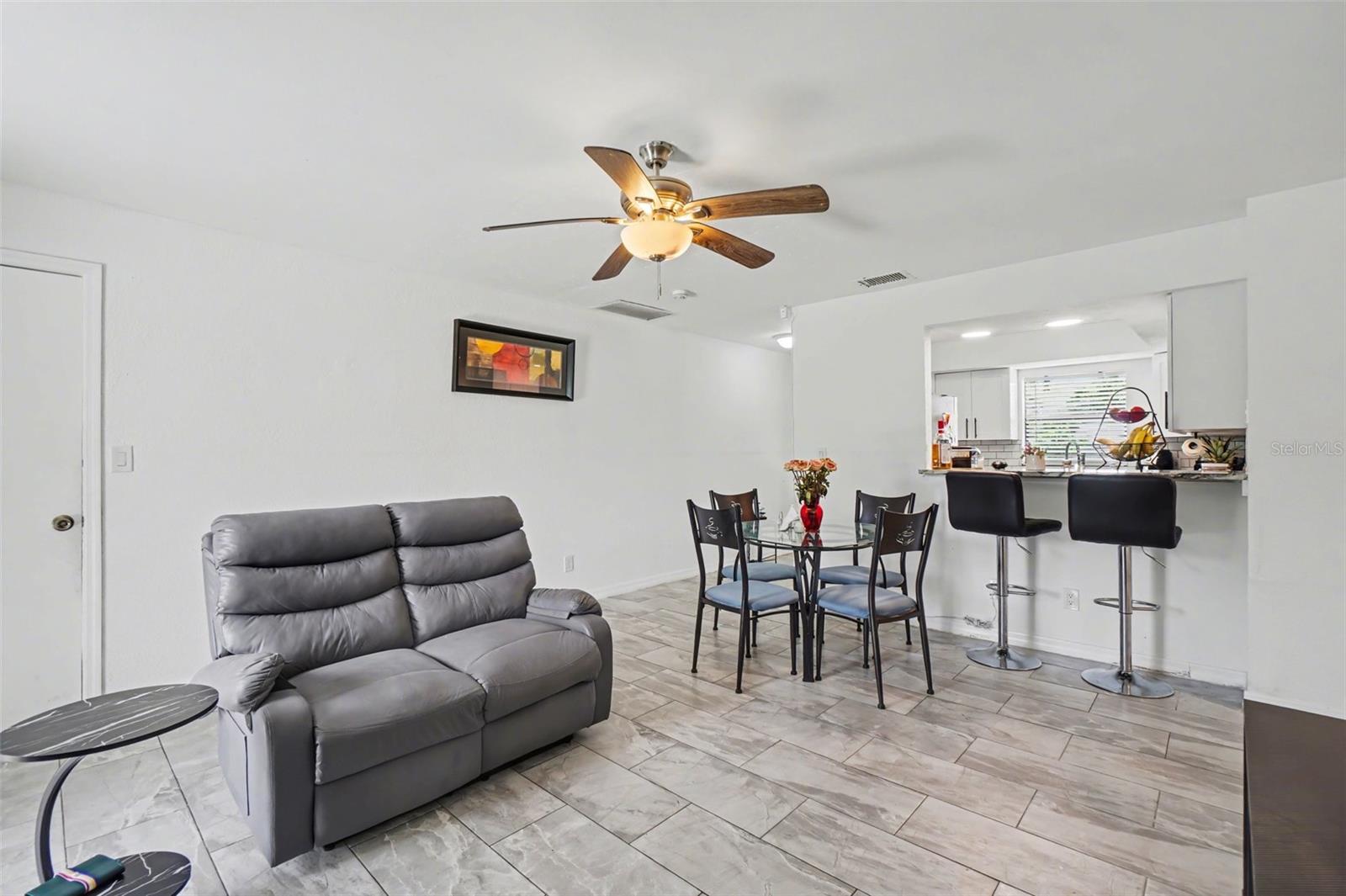 Image 5 of 49 For 2208-2210 Iris Way