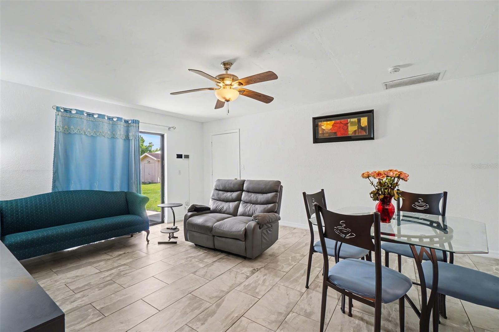 Image 6 of 49 For 2208-2210 Iris Way