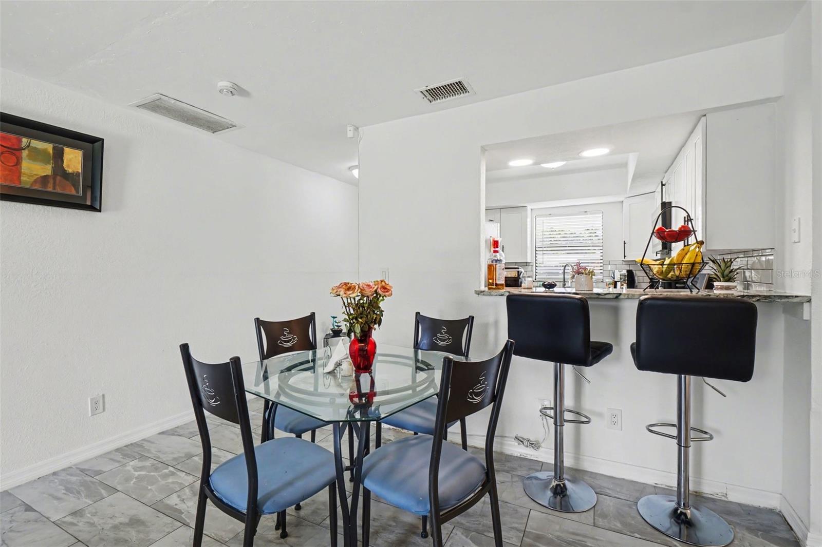 Image 7 of 49 For 2208-2210 Iris Way