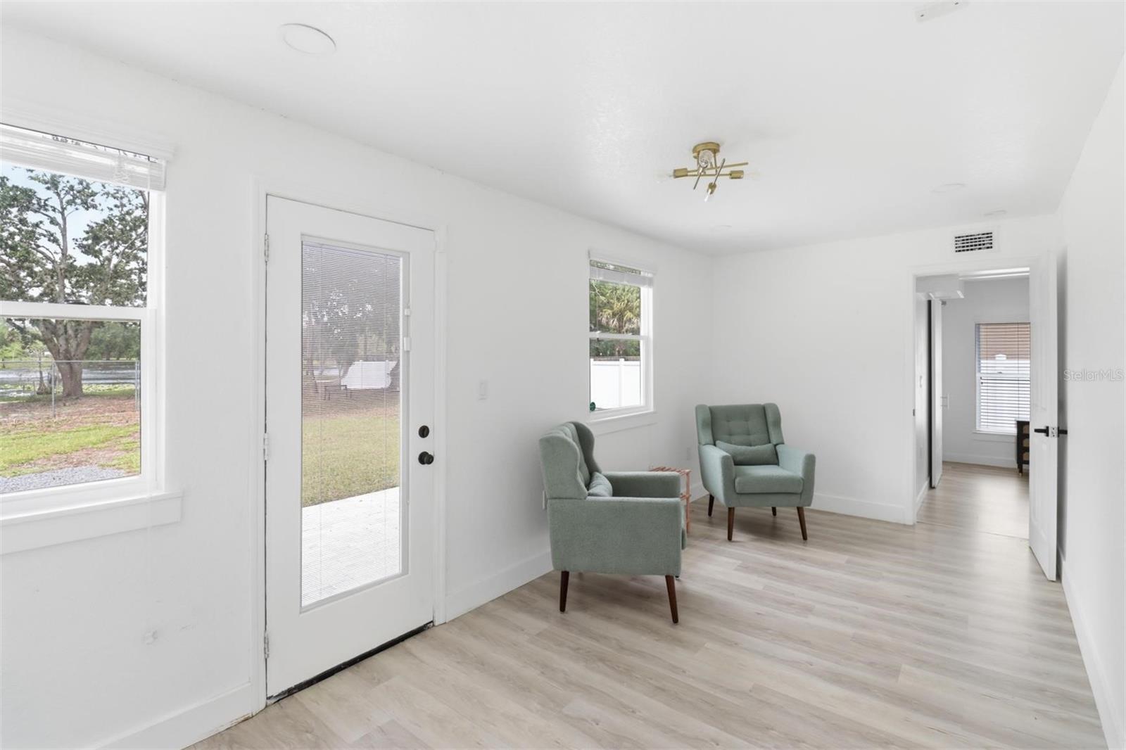 Image 18 of 51 For 5345 Avon Court