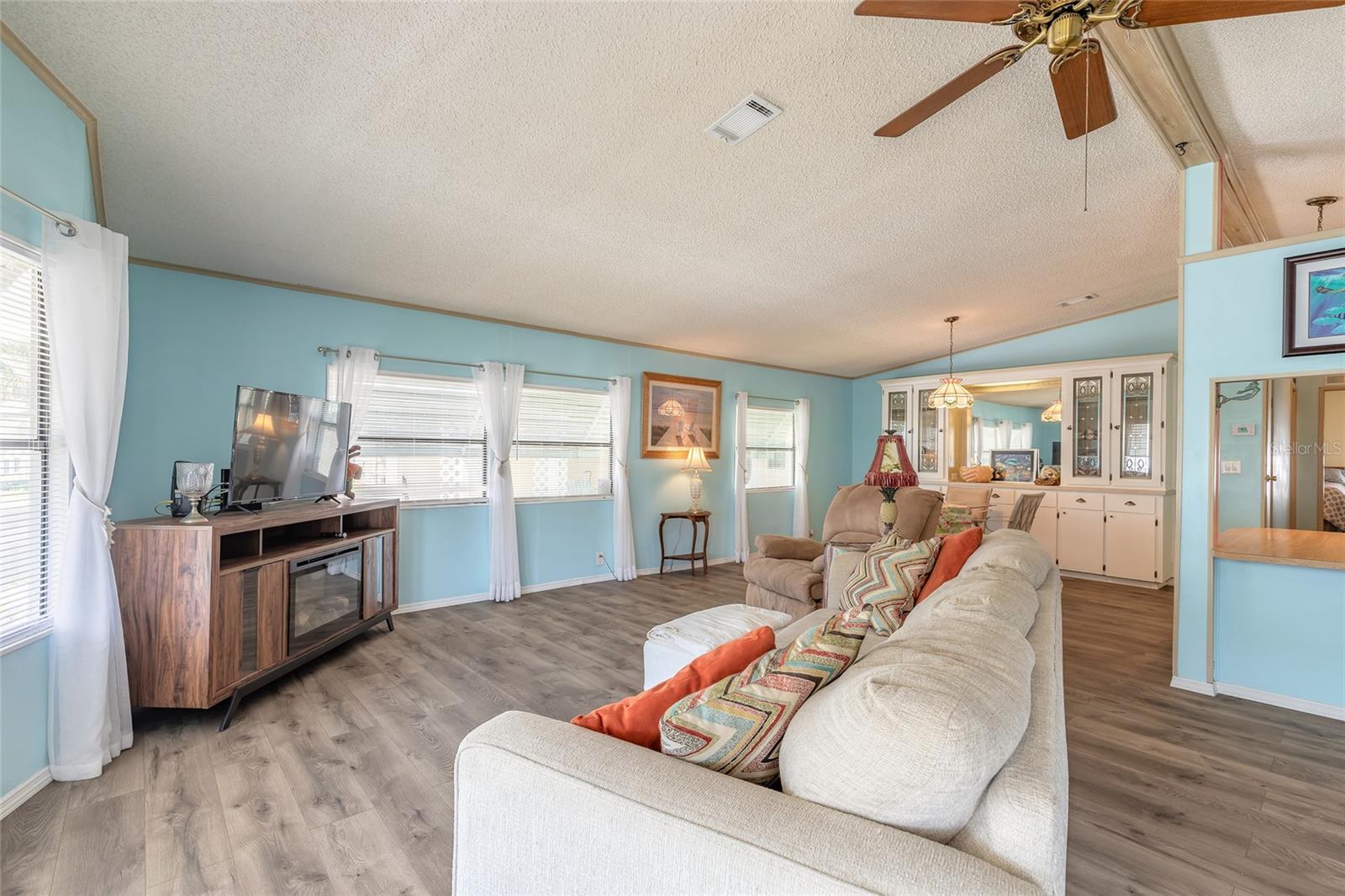 Image 7 of 42 For 5 Windward Drive