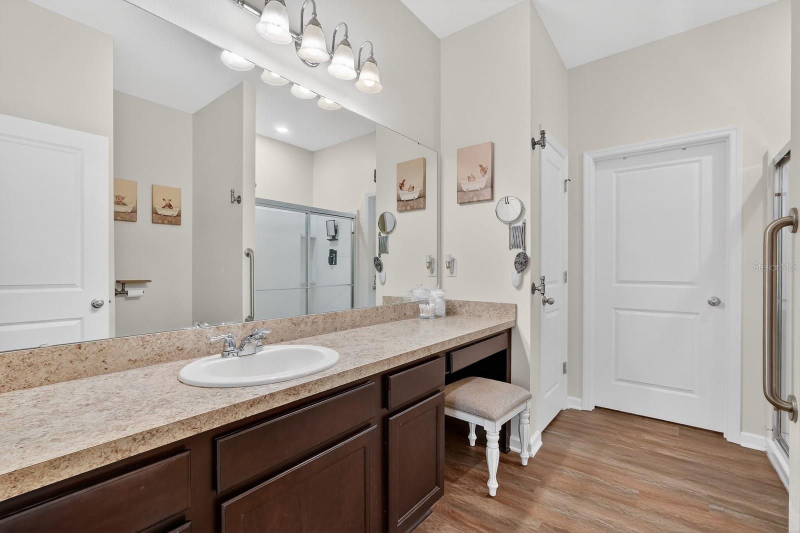 Image 28 of 47 For 1019 Landing Lane