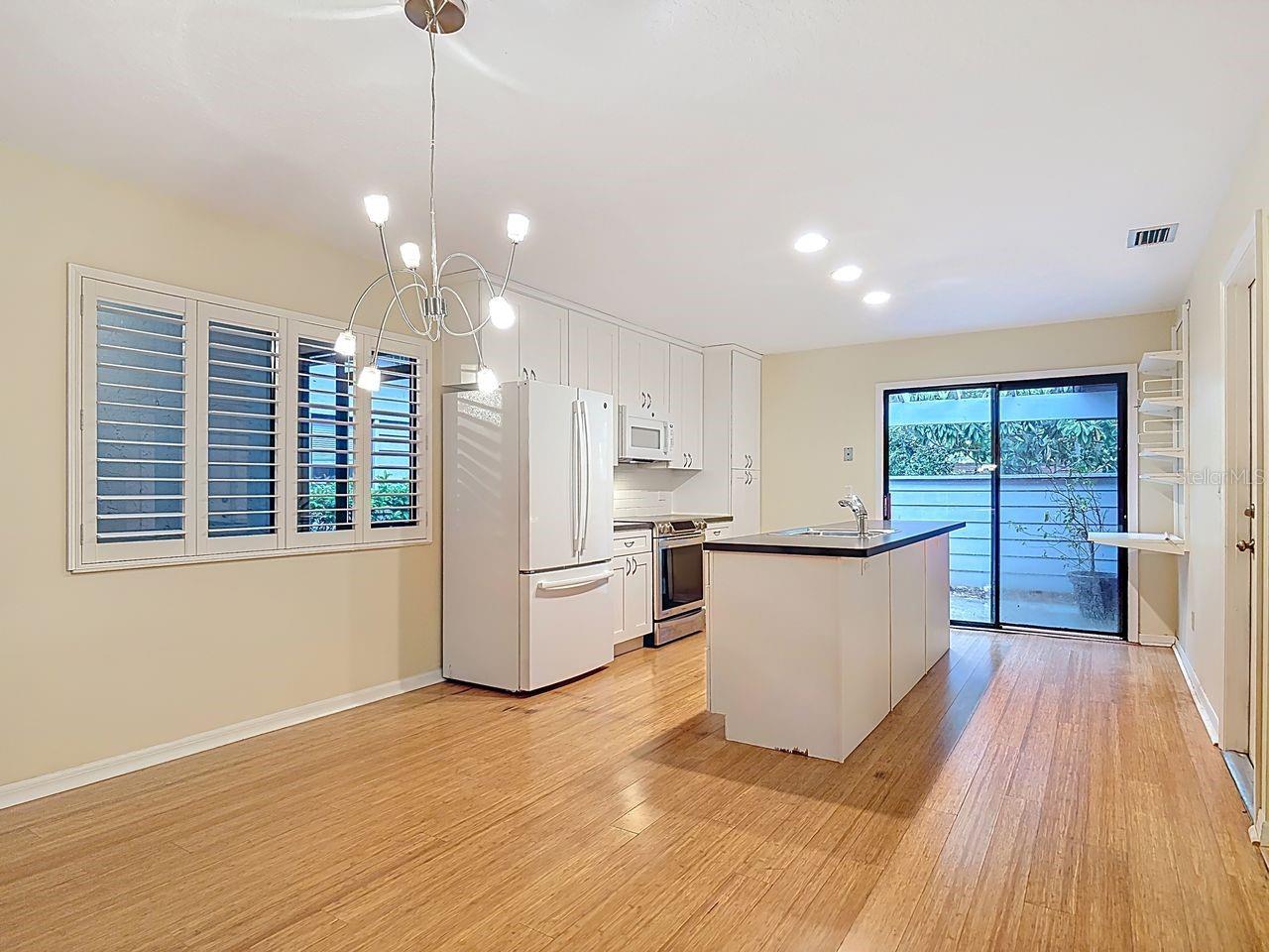 Image 10 of 36 For 902 Village Green Road 2