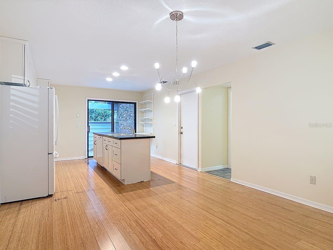 Image 11 of 36 For 902 Village Green Road 2