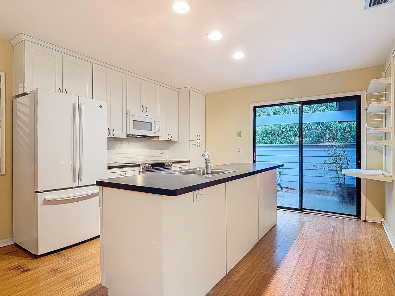 Image 14 of 36 For 902 Village Green Road 2