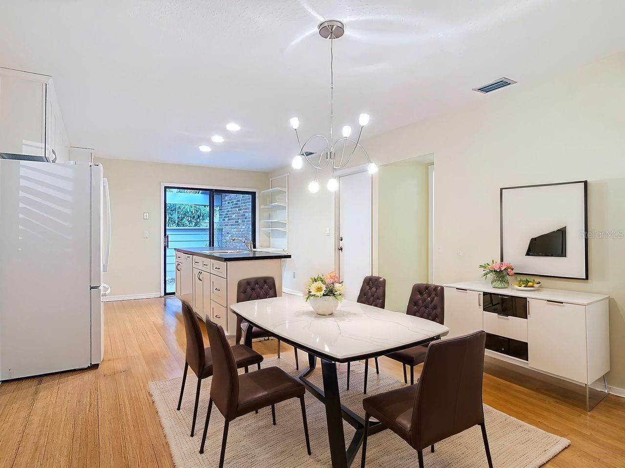 Image 16 of 36 For 902 Village Green Road 2