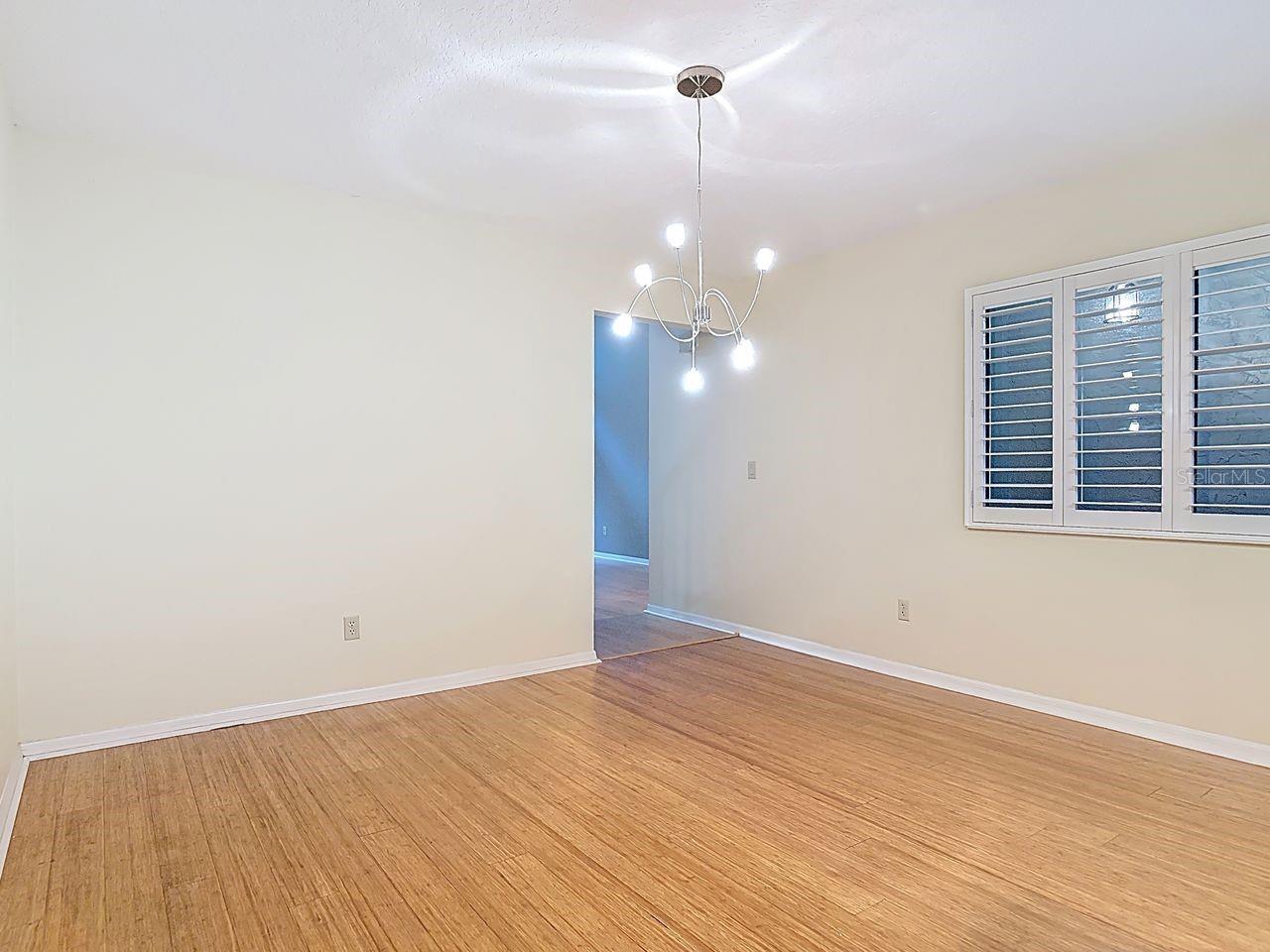 Image 17 of 36 For 902 Village Green Road 2