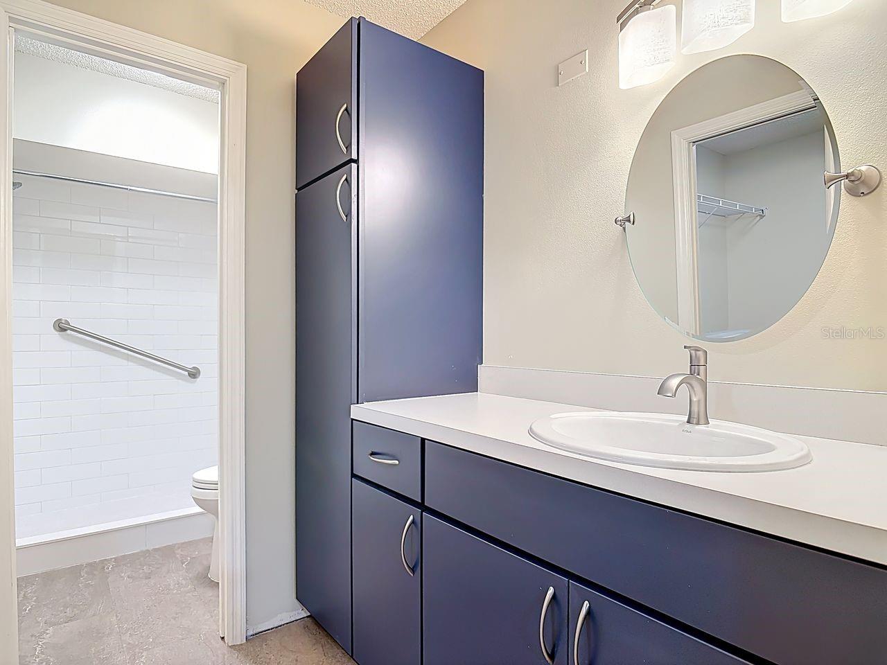 Image 22 of 36 For 902 Village Green Road 2