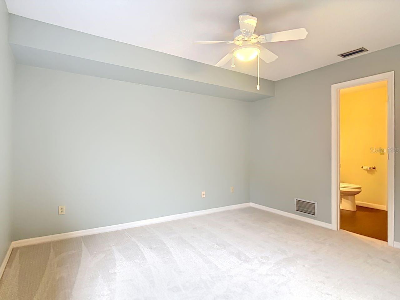 Image 27 of 36 For 902 Village Green Road 2