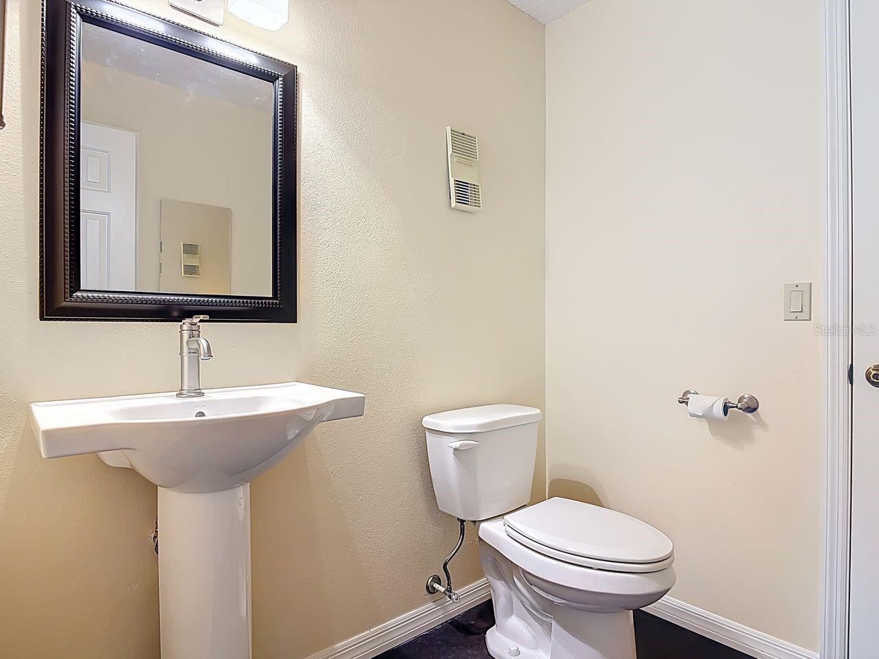 Image 28 of 36 For 902 Village Green Road 2