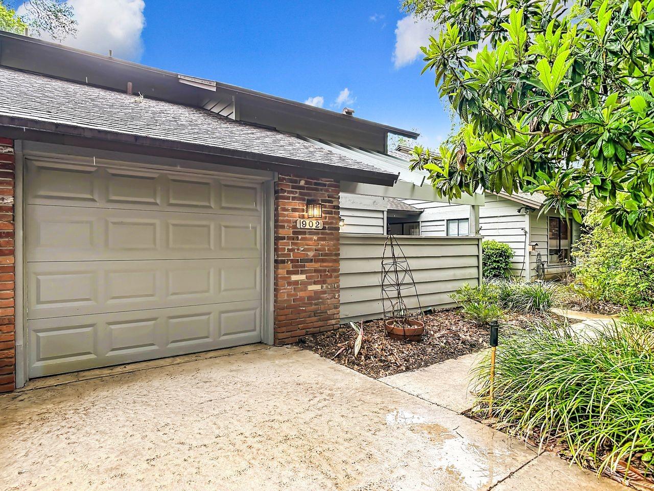 Image 3 of 36 For 902 Village Green Road 2