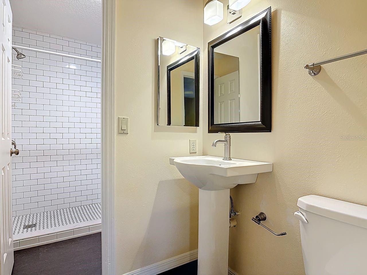 Image 31 of 36 For 902 Village Green Road 2