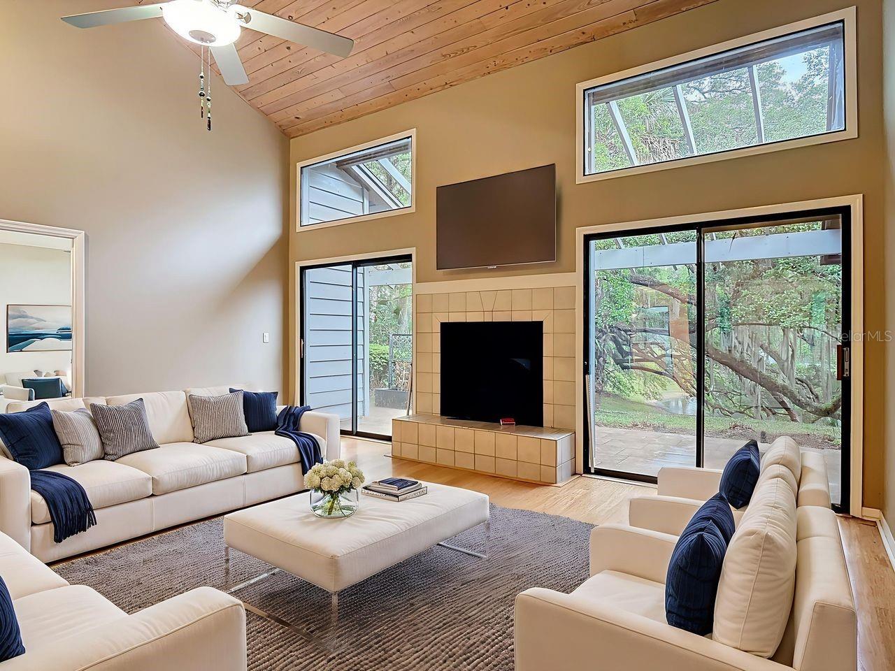 Image 6 of 36 For 902 Village Green Road 2