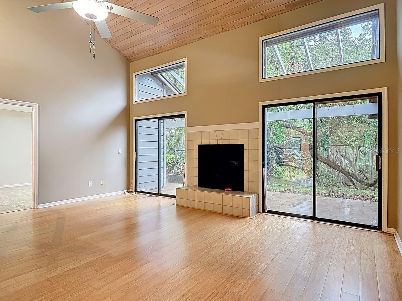 Image 7 of 36 For 902 Village Green Road 2