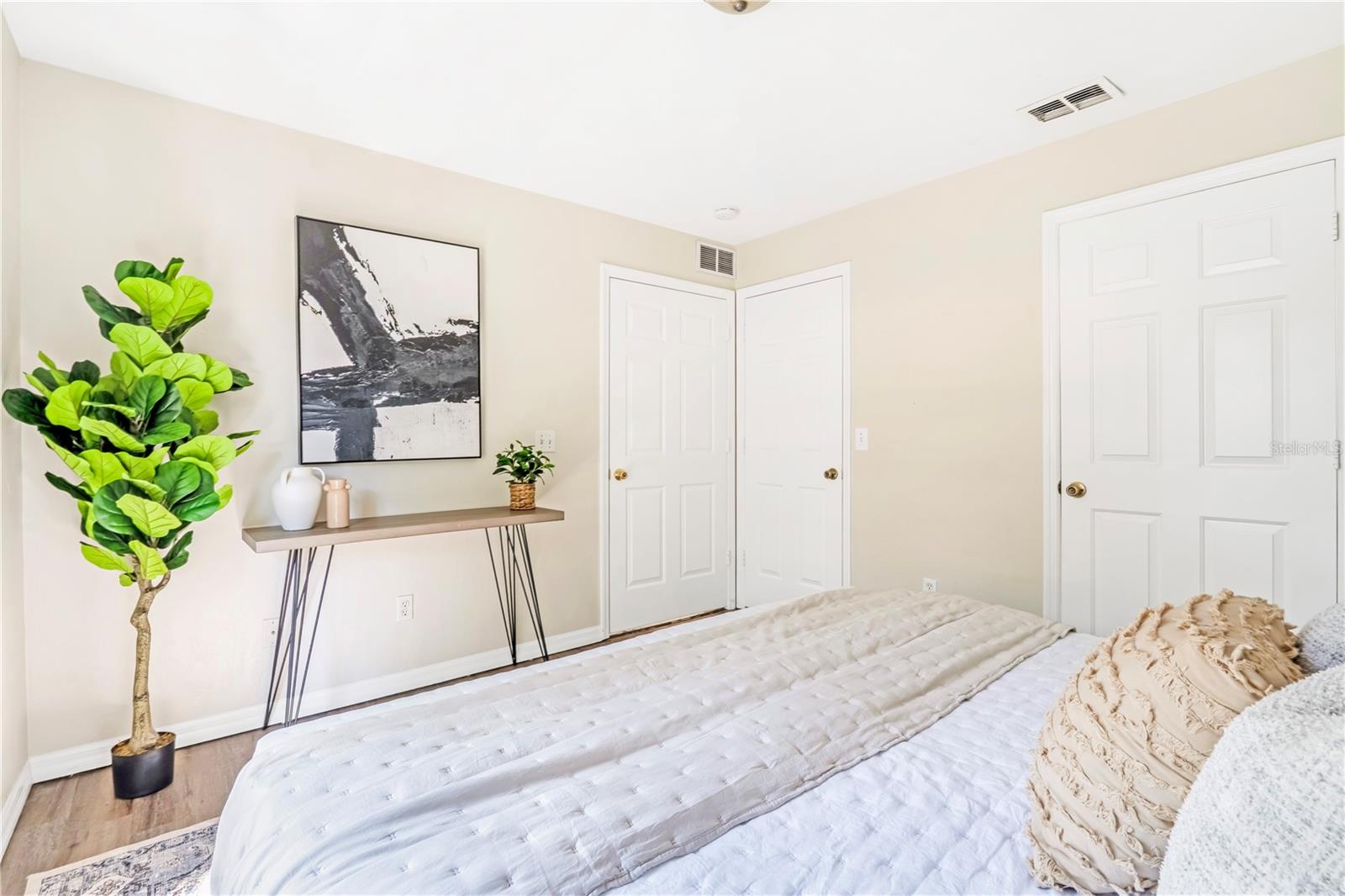 Image 3 of 11 For 816 Grove Avenue