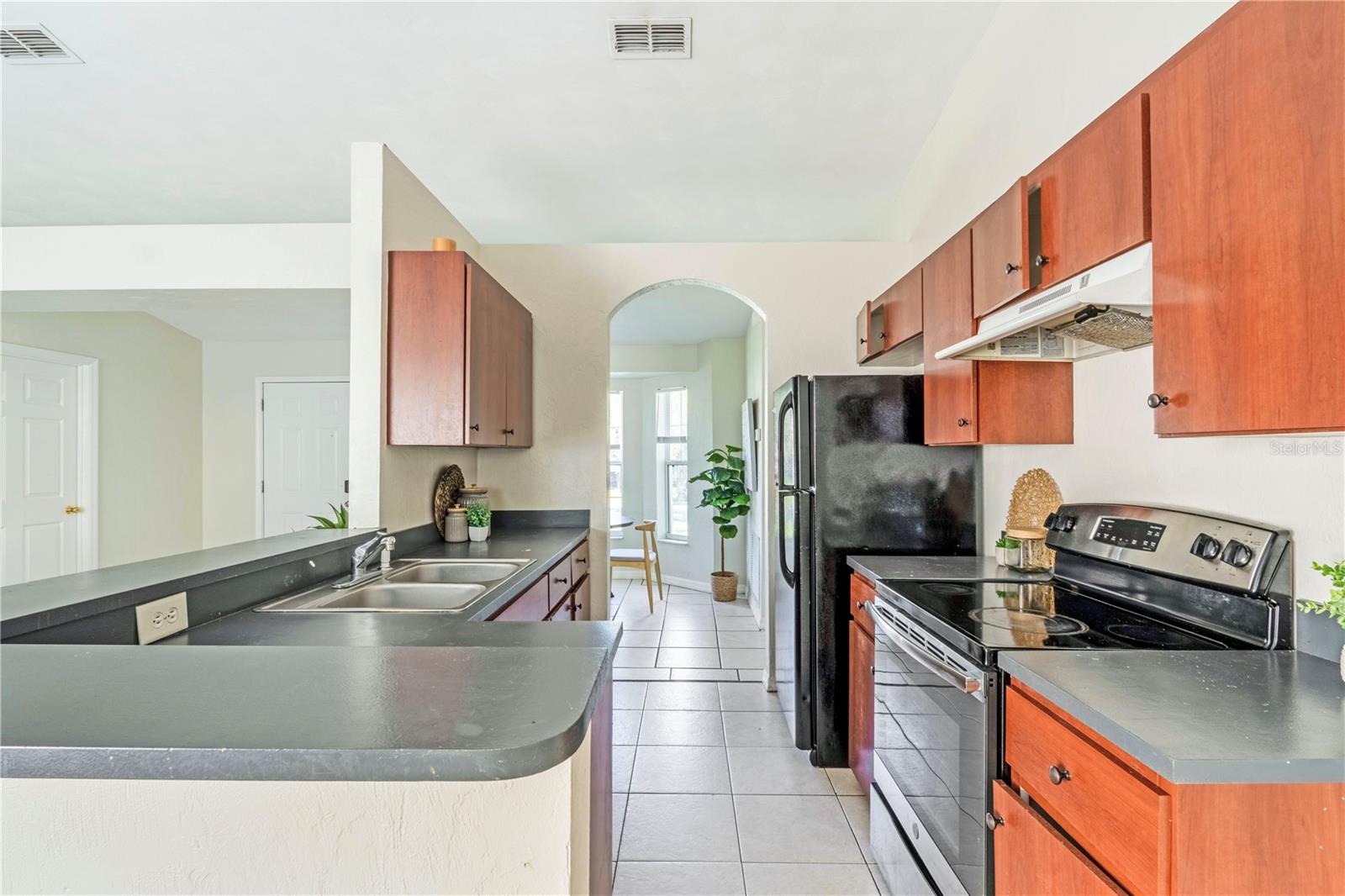 Image 7 of 11 For 816 Grove Avenue