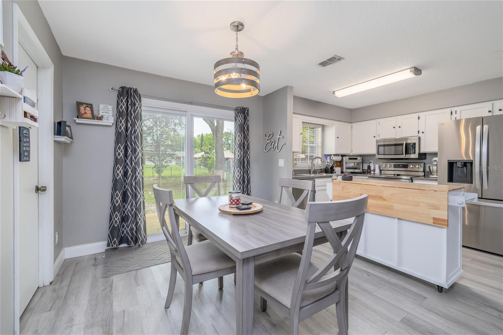 Listing photo id 8 for 340 Park Avenue