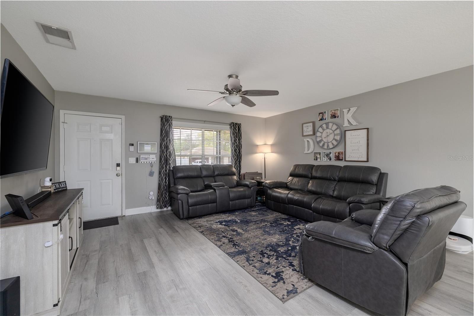 Listing photo id 2 for 340 Park Avenue